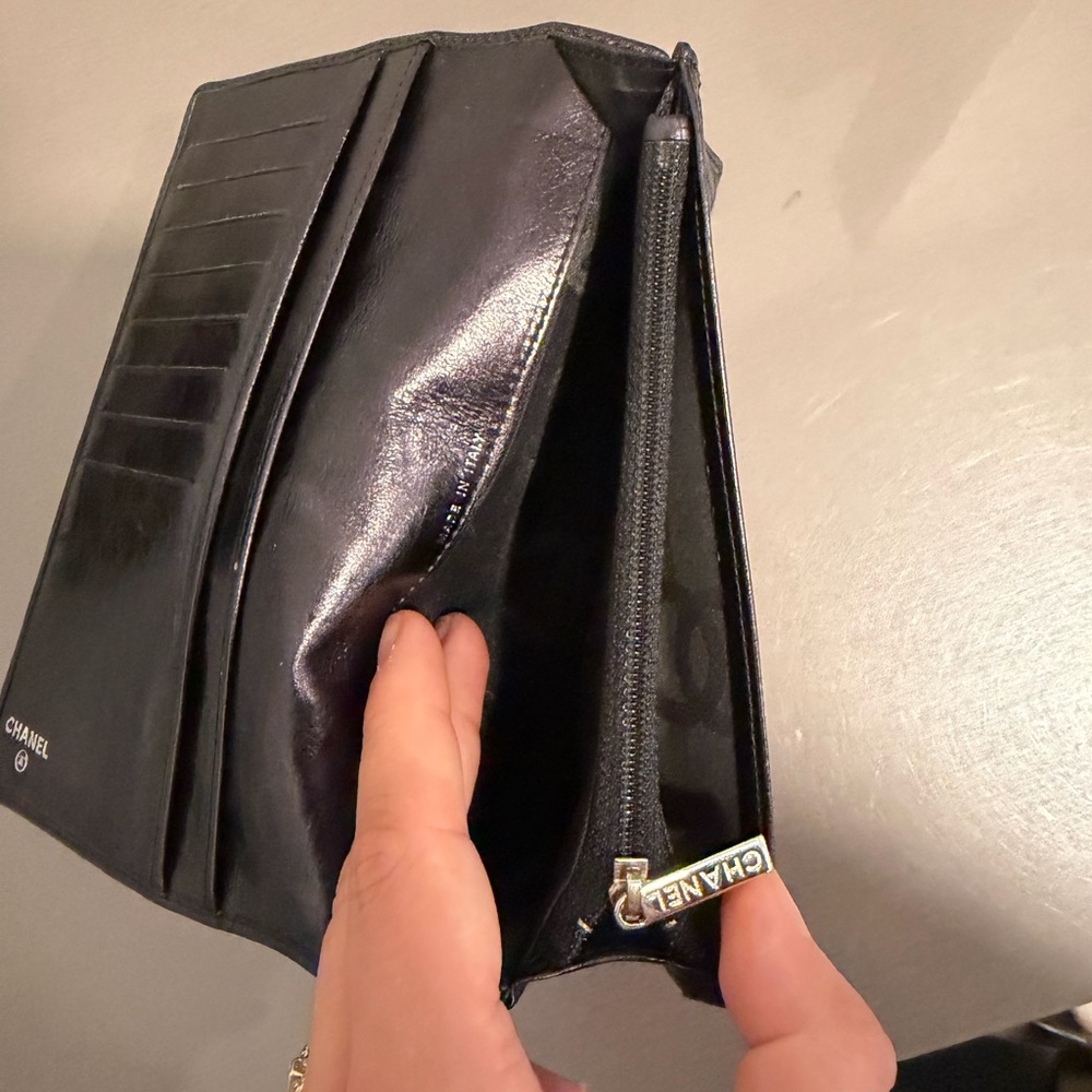 CHANEL Quilted Dark Leather wallet - Picture 11 of 11